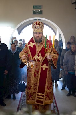 Митрополит Игнатий совершил Божественную литургию пасхальным чином в храме святого пророка Илии п. Сенной Вольского района