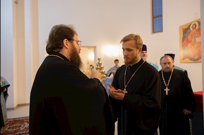 Митрополит Игнатий совершил всенощное бдение в храме святителя Тихона, епископа Воронежского, Задонского чудотворца, г. Саратова