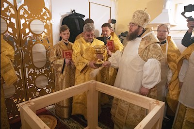 Митрополит Игнатий совершил Великое освящение храма святителя и Чудотворца Николая села Долгий Буерак Гагаринского района г. Саратова и Божественную литургию в новоосвященном храме