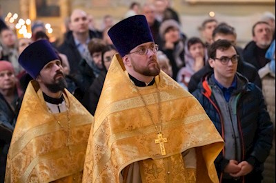 Митрополит Игнатий совершил Божественную литургию и молебен на новый год в Покровском соборе г. Саратова
