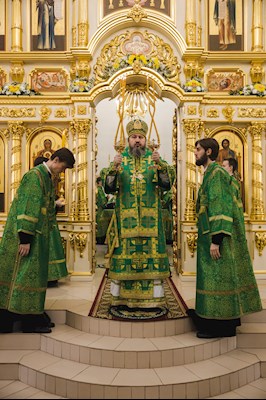 Архиереи Саратовской митрополии совершили Божественную литургию в соборном храме святого благоверного князя Александра Невского г. Ртищево