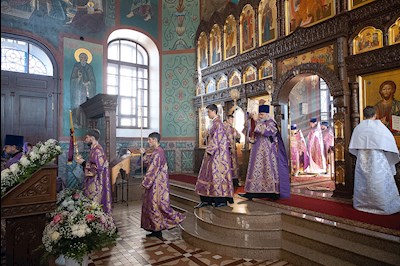 Митрополит Игнатий совершил Божественную литургию в Крестовоздвиженском храме г. Хвалынска