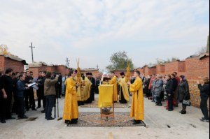 Чин основания Владимирского храма подворья Свято-Алексиевского женского монастыря Саратова в Вольске