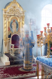 Божественная литургия в храме в честь Покрова Пресвятой Богородицы города Петровска