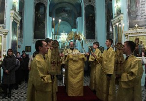 Божественная литургия в Духосошественском кафедральном соборе города Саратова