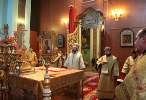 Архиепископ Элистинский и Калмыцкий Юстиниан совершил Божественную литургию в Духосошественском кафедральном соборе города Саратова