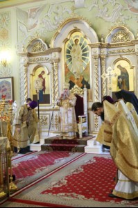 Божественная литургия в храме в честь Покрова Пресвятой Богородицы г.Саратова