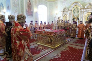 Божественная литургия в храме в честь Покрова Пресвятой Богородицы
