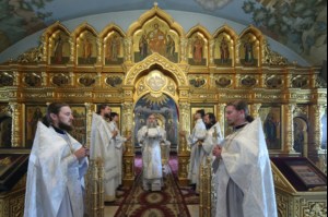 Крещальная литургия в Свято-Троицком соборе Саратова