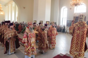 Божественная литургия в Свято-Троицком кафедральном соборе города Вольска