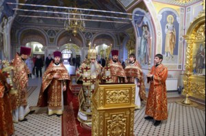 Божественная литургия в Свято-Троицком кафедральном соборе г. Саратова