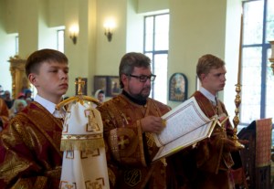 Божественная литургия на Архиерейском подворье — храме во имя преподобного Серафима Саровского города Саратова