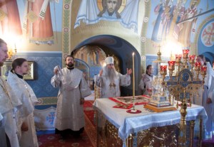 Митрополит Лонгин совершил Крещальную литургию в Свято-Троицком кафедральном соборе г. Саратова