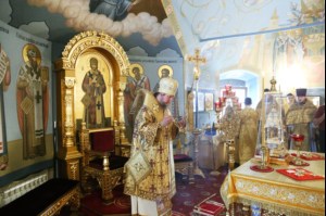 Епископ Пахомий совершил Божественную литургию в Свято-Троицком кафедральном соборе Саратова