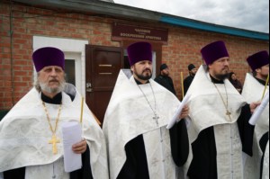 В канун празднования Собора Саратовских святых совершена панихида по убиенным в годы гонений на Воскресенском кладбище Саратова