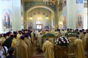 Божественная литургия и молебен у мощей святого равноапостольного князя Владимира в Покровском храме г.Саратова