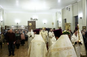 Божественная литургия на Архиерейском подворье — храме во имя преподобного Серафима Саровского г.Саратова