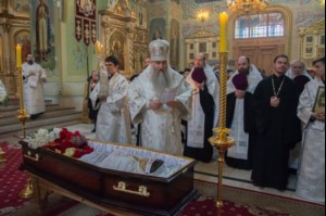 Митрополит Лонгин совершил отпевание Аллы Дмитриевны Стрелковой