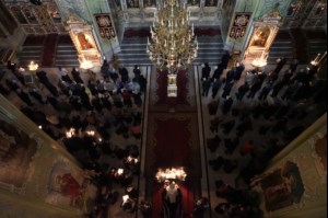 Великое повечерие с чтением канона преподобного Андрея Критского в храме в честь Покрова Пресвятой Богородицы г. Саратова
