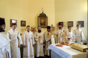 Божественная литургия и панихида на Архиерейском подворье – храме во имя преподобного Серафима Саровского г.Саратова