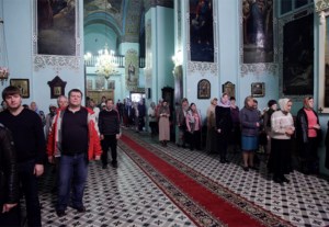 Всенощное бдение c Чином Воздвижения Креста в храме в честь Сошествия Святого Духа города Саратова