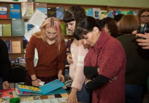 Открылась выставка новых тактильных книг, изготовленных прихожанами Покровского храма