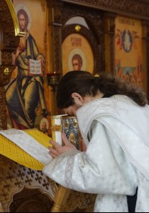 Совершены Чин положения антиминса и первая Литургия в Успенском храме г. Вольска