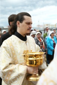 Митрополит Лонгин совершил чин освящения крестов и куполов строящегося храма во имя новомучеников и исповедников Саратовских г. Саратова