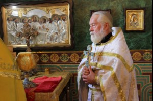 Божественная литургия в храме всех Крымских святых и великомученика Феодора Стратилата в г. Алушта