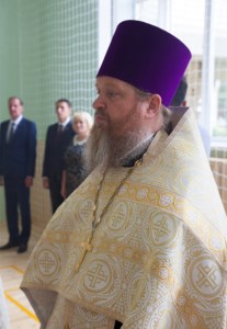 Митрополит Лонгин освятил спортивный зал школы и дом культуры села Сторожевка