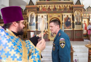 Сотрудники Главного управления МЧС России по Саратовской области помолились перед иконой Божией Матери «Неопалимая Купина»