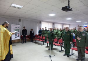 Священник принял участие в проводах выпускников на военную службу