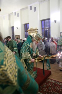 Божественная литургия на Архиерейском подворье — храме во имя преподобного Серафима Саровского г.Саратова