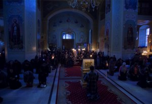 Великое повечерие с чтением канона преподобного Андрея Критского в храме в честь Покрова Пресвятой Богородицы г. Саратова