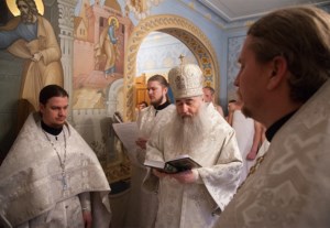 Божественная литургия и крещение оглашенных в Свято-Троицком кафедральном соборе Саратова
