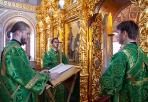 Божественная литургия в Свято-Троицком кафедральном соборе г. Саратова