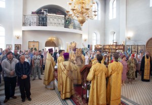 Божественная литургия в храме во имя святых первоверховных апостолов Петра и Павла г. Аткарска