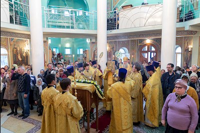 Божественная литургия в храме Всех святых, в земле Русской просиявших, г. Саратова