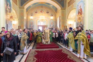 Божественная литургия в храме в честь Покрова Пресвятой Богородицы г. Саратова