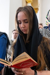 Литургия Преждеосвященных Даров, малое повечерие и утреня Великого Четвертка на Архиерейском подворье — в храме во имя святых равноапостольных Мефодия и Кирилла при СГУ