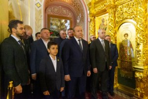 Митрополит Лонгин совершил пасхальное богослужение