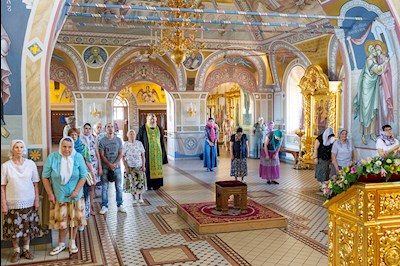 Божественная литургия в Свято-Троицком кафедральном соборе г. Саратова