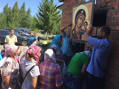 В селе Колояр прошел крестный ход