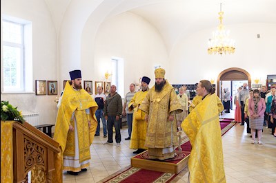 Епископ Манхэттенский Николай совершил Божественную литургию в храме святителя Николая Японского г. Саратова