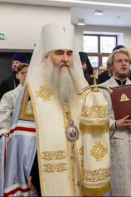 Митрополит Лонгин освятил здание Покровского епархиального управления