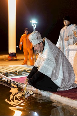 В поселке Затон прошли крещенские купания