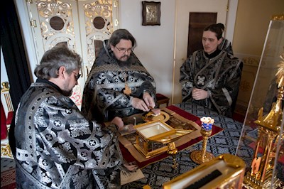 Митрополит Игнатий совершил вечернюю Литургию Преждеосвященных Даров в храме во имя святого апостола и евангелиста Иоанна Богослова при Саратовской православной духовной семинарии