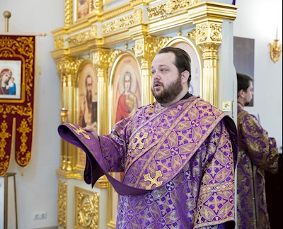 Митрополит Игнатий совершил Божественную литургию в храме святителя Иоанна Златоуста в п. Зональный г. Саратова