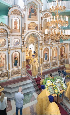 Митрополит Игнатий совершил Божественную литургию в храме Всех святых, в земле Русской просиявших, г. Саратова