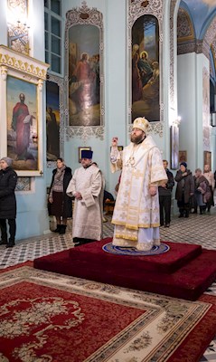 Митрополит Игнатий совершил Божественную литургию в Свято-Духовском соборе г. Саратова